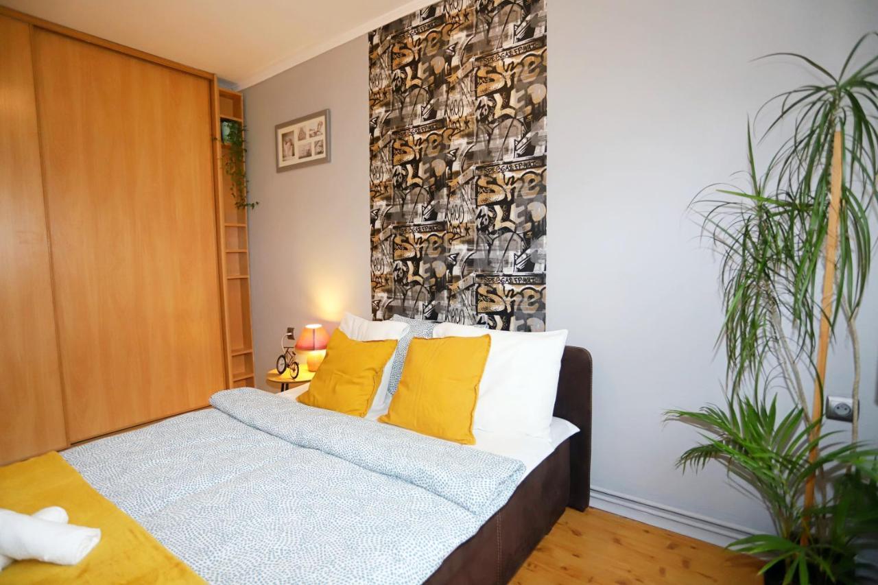 Apartament Rowerlovy Apartment Валбжих Екстериор снимка